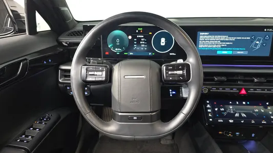 Hyundai (GN7) 2025 13