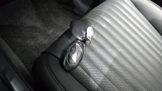 Hyundai (GN7) 2025 15