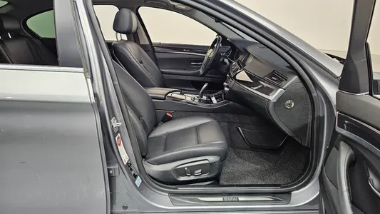 BMW 5 Series (F10) 520d 2013 11