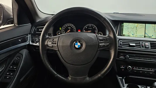 BMW 5 Series (F10) 520d 2013 13