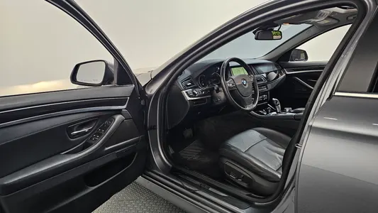 BMW 5 Series (F10) 520d 2013 10