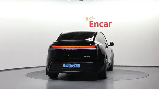 Tesla Y AWD 2025 4