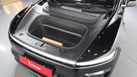 Tesla Y AWD 2025 6
