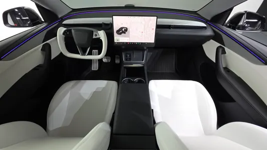 Tesla Y AWD 2025 7