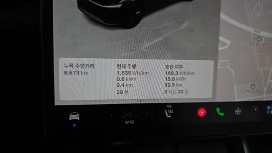 Tesla Y AWD 2025 8