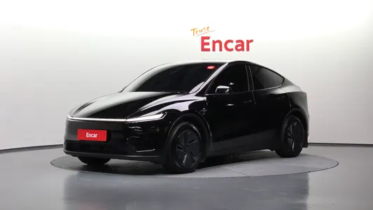 Tesla Y AWD 2025