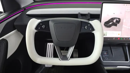 Tesla Y AWD 2025 13