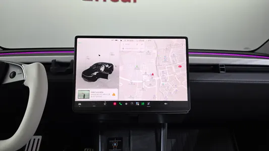 Tesla Y AWD 2025 14
