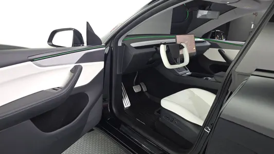 Tesla Y AWD 2025 10