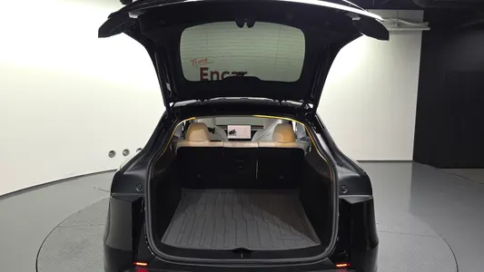 Tesla Y AWD 2025 20
