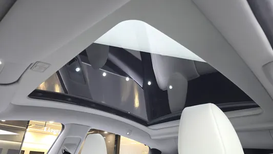 Tesla Y AWD 2025 19
