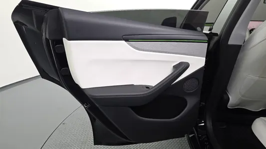Tesla Y AWD 2025 25