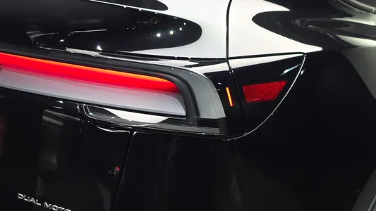 Tesla Y AWD 2025 23