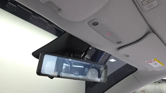 Tesla Y AWD 2025 31