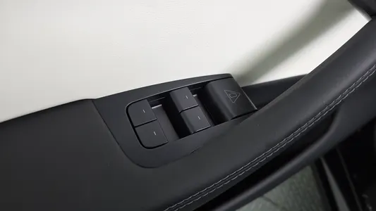 Tesla Y AWD 2025 27