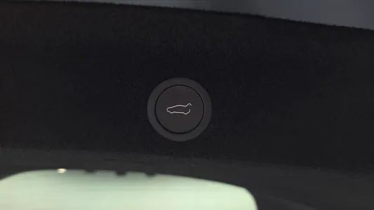 Tesla Y AWD 2025 28