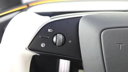 Tesla Y AWD 2025 29