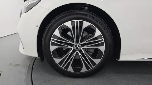 Mercedes-Benz E-Class W214 E220d 4MATIC 2026 5