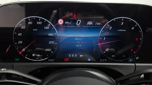 Mercedes-Benz E-Class W214 E220d 4MATIC 2026 8