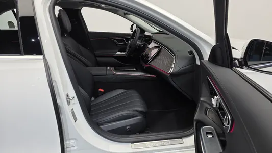 Mercedes-Benz E-Class W214 E220d 4MATIC 2026 11