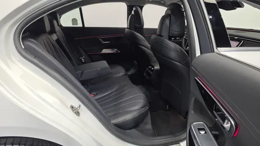 Mercedes-Benz E-Class W214 E220d 4MATIC 2026 12