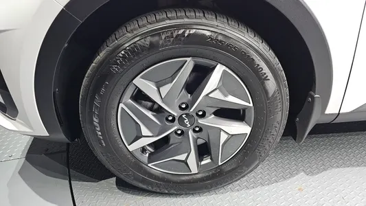 Kia 4 HEV 1.6 2WD 2022 5