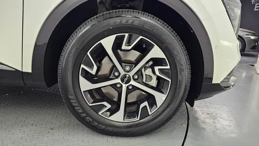 Kia 5 2WD 2022 22