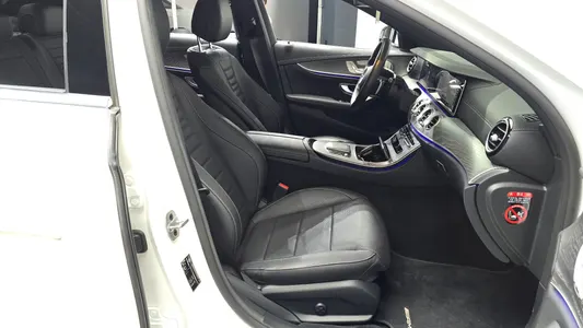 Mercedes-Benz E-Class W213 E350 4MATIC AMG Line 2022 26