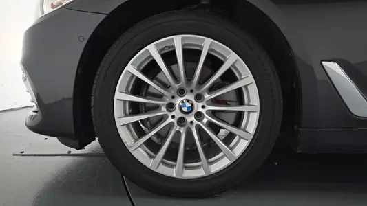 BMW 5 Series (G30) 520i 2020 4