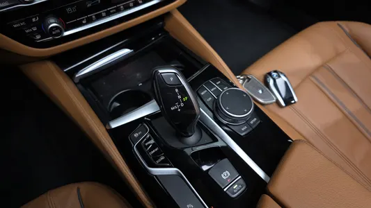BMW 5 Series (G30) 520i 2020 8