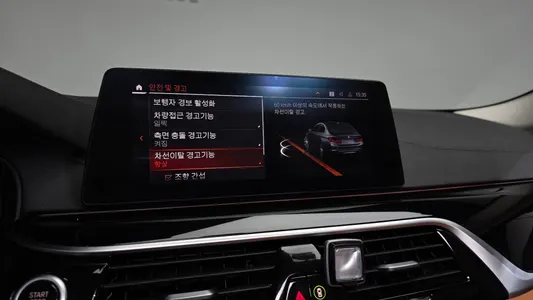 BMW 5 Series (G30) 520i 2020 14