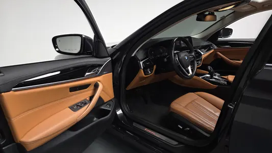 BMW 5 Series (G30) 520i 2020 9