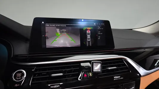 BMW 5 Series (G30) 520i 2020 15
