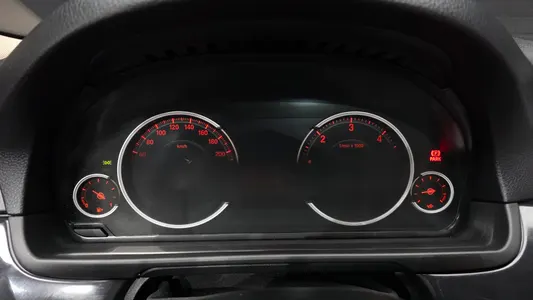 BMW 5 Series (F10) 520d 2014 8