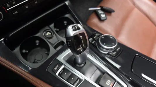 BMW 5 Series (F10) 520d 2014 9