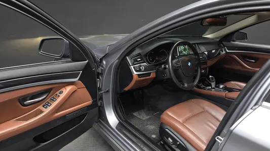 BMW 5 Series (F10) 520d 2014 10