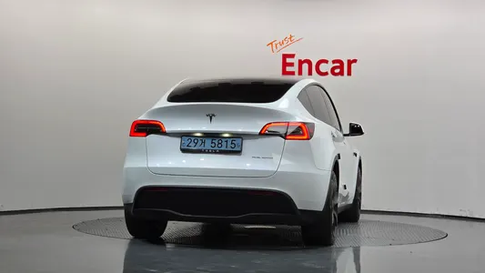 Tesla Y AWD 2022 4