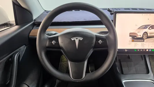 Tesla Y AWD 2022 13