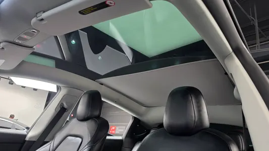 Tesla Y AWD 2022 15