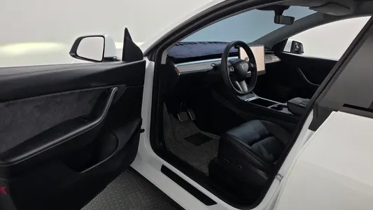 Tesla Y AWD 2022 10