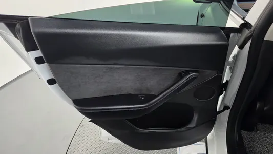 Tesla Y AWD 2022 25