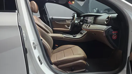 Mercedes-Benz E-Class W213 E350 4MATIC 2023 26