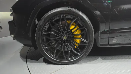 Lamborghini 우루스 4.0 V8 SE 2026 5