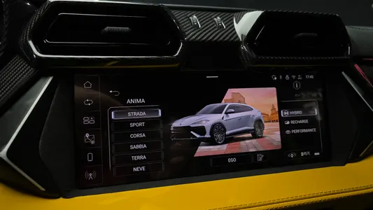 Lamborghini 우루스 4.0 V8 SE 2026 15