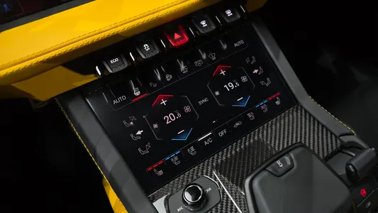 Lamborghini 우루스 4.0 V8 SE 2026 17