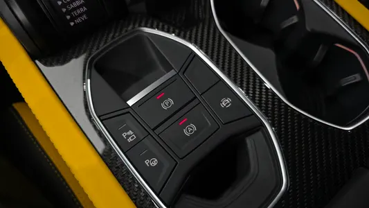 Lamborghini 우루스 4.0 V8 SE 2026 27