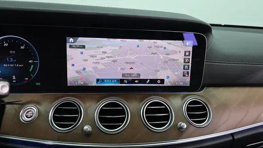 Mercedes-Benz E-Class W213 E220d 4MATIC 2021 13