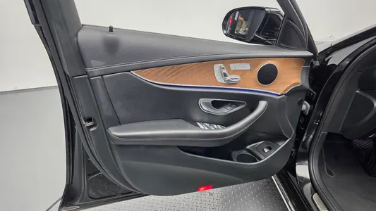 Mercedes-Benz E-Class W213 E220d 4MATIC 2021 24