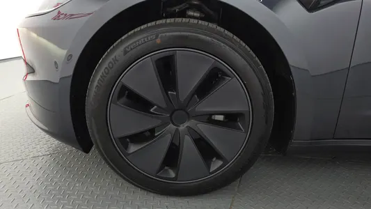 Tesla 3 RWD 2025 5