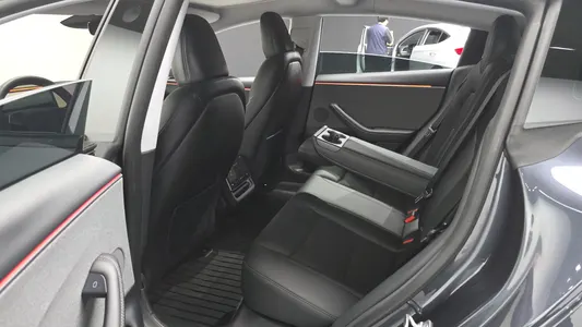 Tesla 3 RWD 2025 11